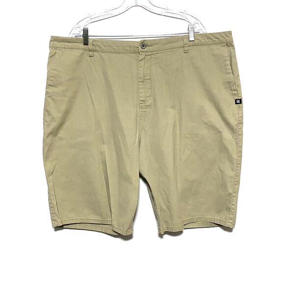 DC Shoes Khaki Chino Shorts Relaxed Fit Flat Front Pockets Mens Size 40 Stretch - Picture 1 of 9
